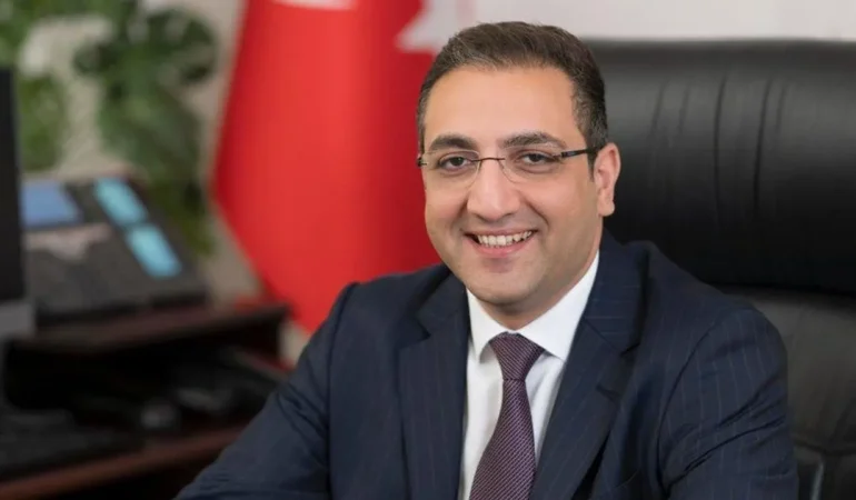 Balçova Belediye Başkanı CHP’li Onur Yiğit Görevine İade Edildi