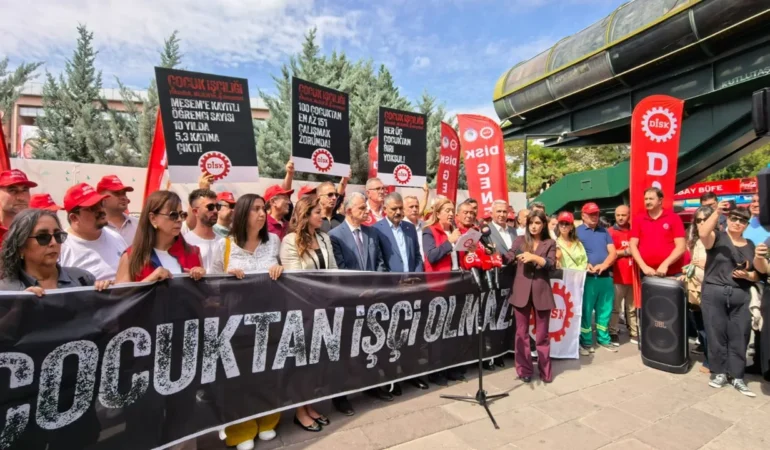 DİSK Başkanı Arzu Çerkezoğlu MEB Önünden Seslendi: “Çocuklar Çalışırken Ölüyorsa Bu Düzen Yıkılmalıdır!”