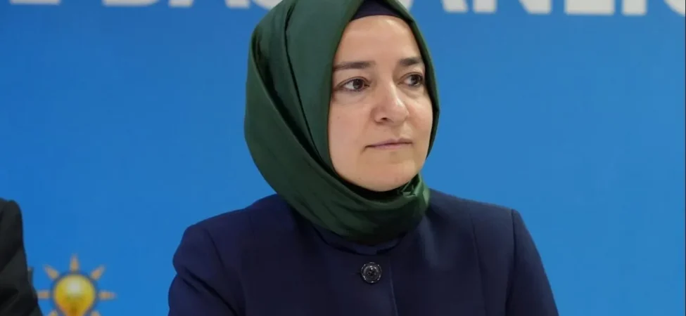 Fatma Betül Sayan Kaya2709