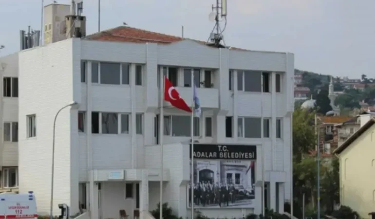 Adalar’da salt çoğunluk krizi: Belediye Başkanvekilliği seçimi 23 Eylül’e ertelendi