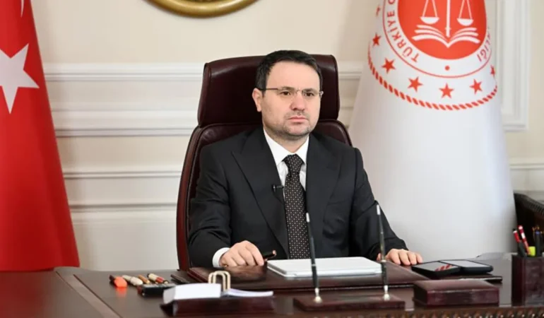 Bakan Gürlek Duyurdu: 1613 Kişi Gözaltına Alındı, 618 Kişi Hakkında Yakalama Kararı!