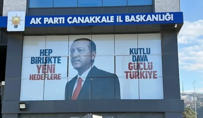 AKP Çanakkale İl Başkanlığı’nda Gerginlik: Gençlik Kolları Toplantısı Sonrası Arbede