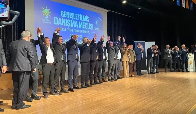 Ataşehir’de 6 meclis üyesi CHP’den istifa edip AKP’ye katıldı