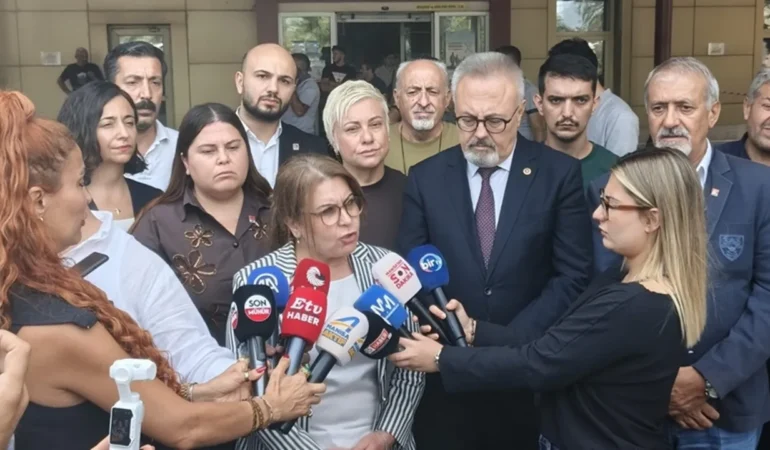 CHP heyeti Manisa’daki okul saldırısında yaralanan öğrencileri ziyaret etti