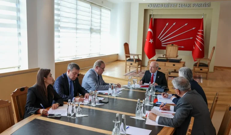 Kılıçdaroğlu’ndan Ekonomi Masası sonrası sert tepki: “Saray halkın mutfağındaki yangını görmüyor!”