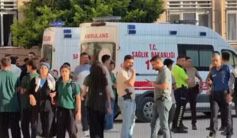 Manisa’da okul önünde silahlı saldırı dehşeti: 1 öğrenci hayatını kaybetti, yaralılar var