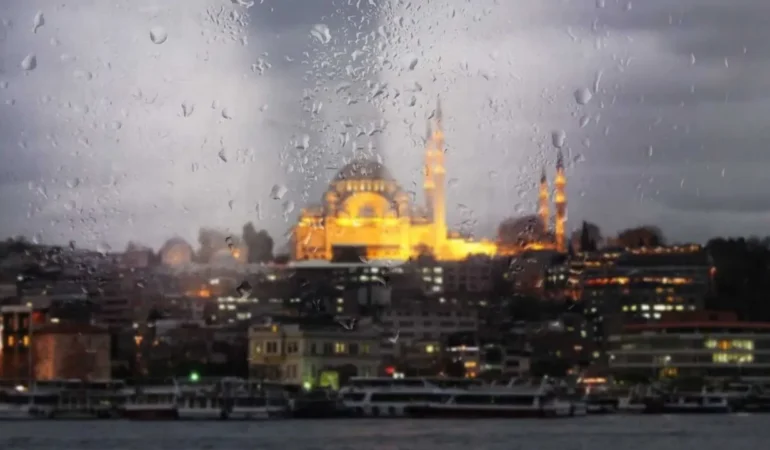AKOM’dan İstanbul için kuvvetli yağış uyarısı: Perşembe gününe dikkat!