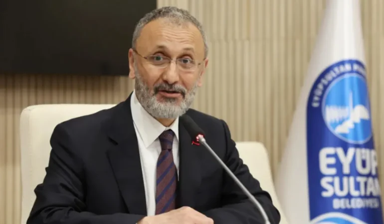 Eyüpsultan Belediyesi’ne şafak operasyonu: Belediye Başkanı Mithat Bülent Özmen ve 27 kişi gözaltına alındı