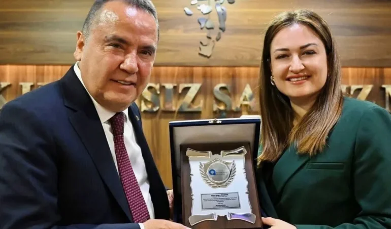 Kulislerini sarsan iddia: Antalya Büyükşehir Belediyesi AKP’ye mi geçiyor?