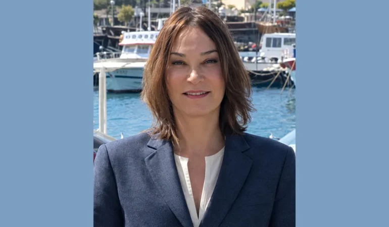 Aslı Baykal’dan parti değiştiren belediye başkanları için sert eleştiri: “İzmir Büyükşehir Belediye Başkanlığı AK Parti’ye hayırlı olsun”