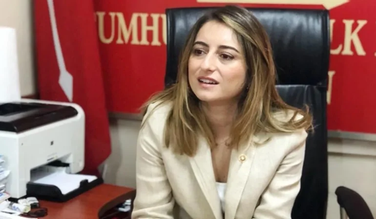 CHP’li Aysu Bankoğlu’ndan Meclis’te sert kayyum ve fon çıkışı: “Milyarları götürenler Saray’da, haber yapanlar hedefte!”