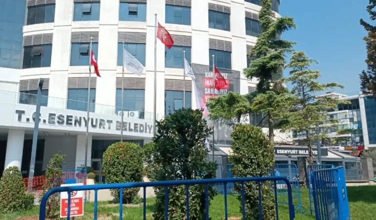 Esenyurt Belediyesi’ne Şafak Operasyonu: İhale ve Rüşvet İddiasıyla 17 Gözaltı