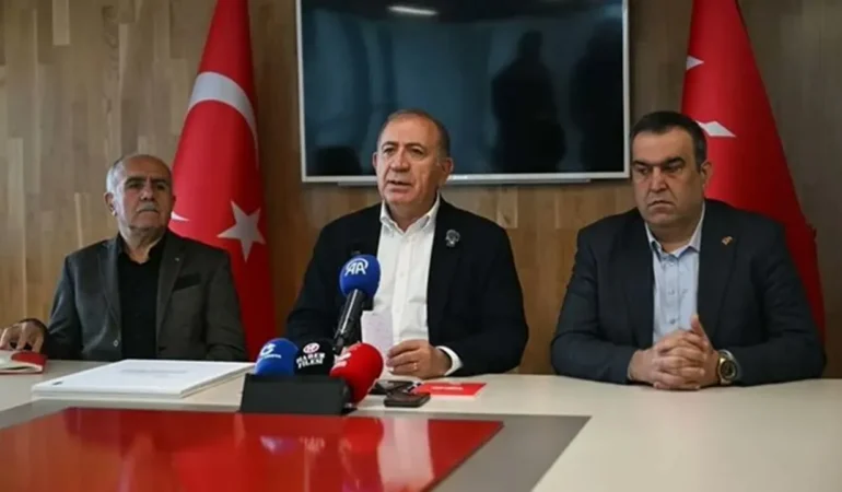 CHP’li Gürsel Tekin sahada: Belediyelere yönelik baskılara karşı birlik ve dayanışma vurgusu