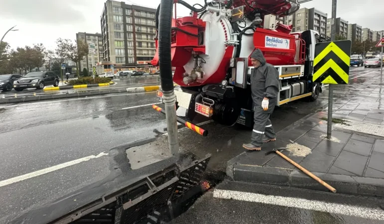 Beylikdüzü’nde sağanak alarmı: Belediye ekipleri sahada 7/24 teyakkuzda