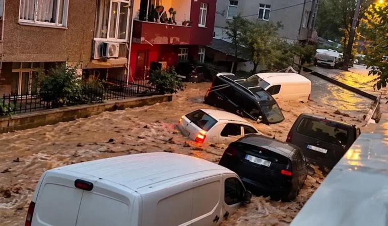 İstanbul’da 83 yılın en büyük sel felaketi: 3 can kaybı, 6 kişi aranıyor