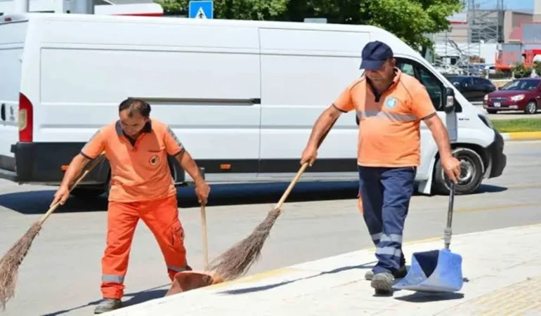 Temizlik işçileri kimsenin özel hizmetlisi değildir!
