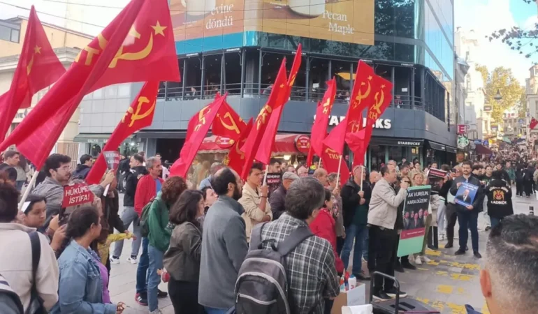 TKH’den AKP’ye kargolu “fon kriz” tepkisi: Kadıköy’de “aklayamazsınız” eylemi